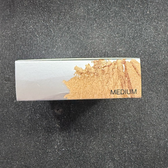 *NIB* IT COSMETICS Celebration Illumination Foundation-Medium Full-Size, .30 oz. - Picture 3 of 14